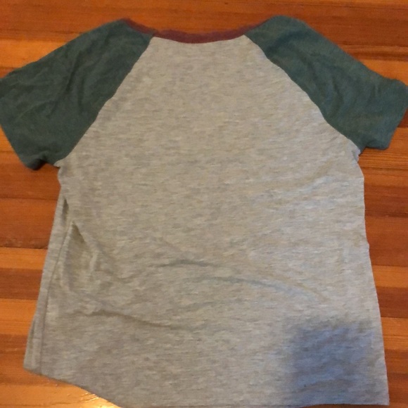 Medium burgundy and green baseball tee. Fits semi-loose - Picture 3 of 3